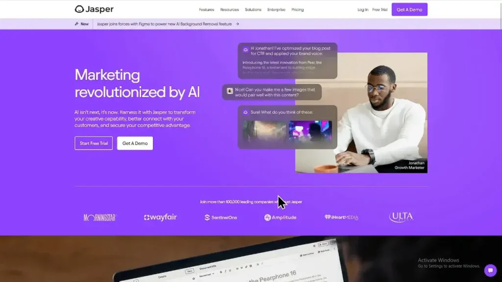 Jasper AI: Transforma tu estrategia de marketing digital 2 Imagen que representa cómo Jasper AI analiza y ajusta la mensajería para obtener mejores resultados, aumentando la conversión y el engagement.